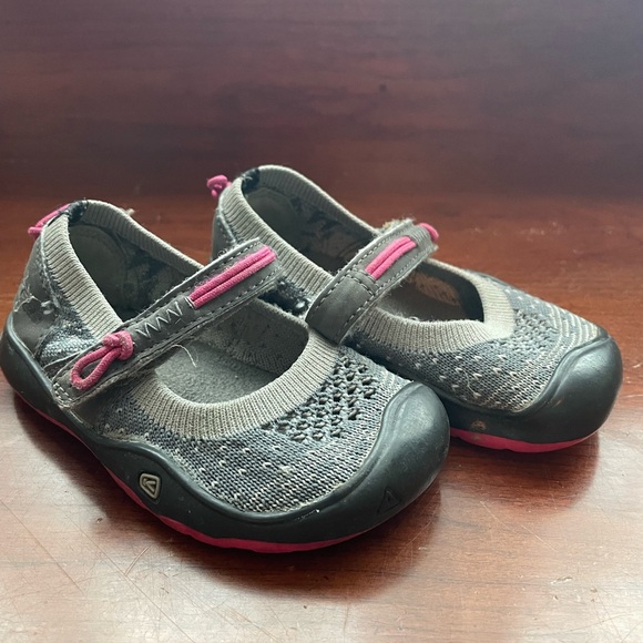 Keen Other - Gray and Pink Keen’s Toddler Girls Shoes